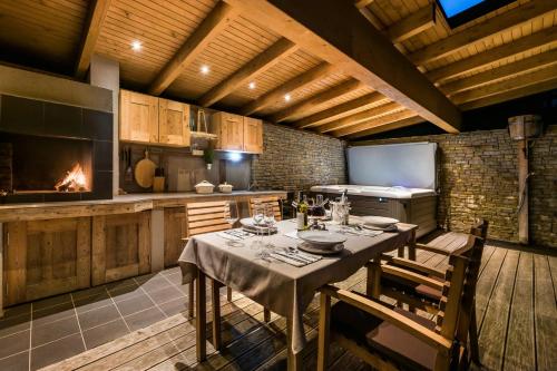 Restavracija oz. druge možnosti za prehrano v nastanitvi Chalet Natura With Sauna and Whirlpool
