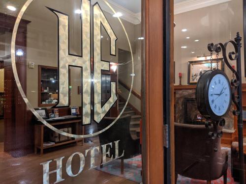 Certifikát, hodnocení, plakát nebo jiný dokument vystavený v ubytování Hotel Elliott