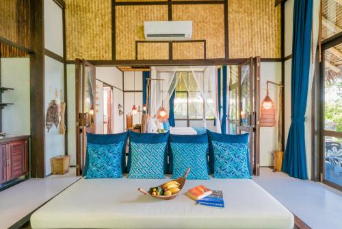 Кровать или кровати в номере Koh Yao Yai Village