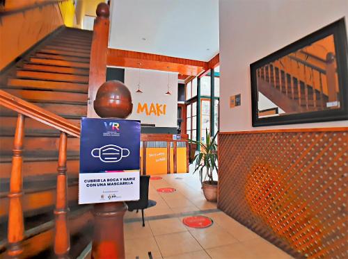 Maki Hostels & Suites Valparaisoに飾ってある許可証、賞状、看板またはその他の書類