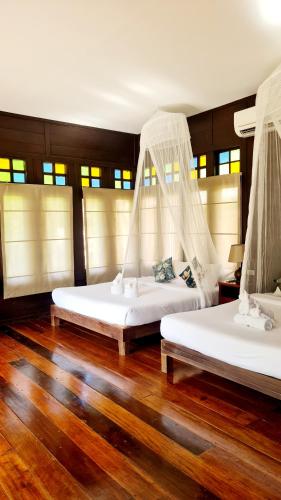 Voodi või voodid majutusasutuse Thanya Beach Resort - SHA Plus toas