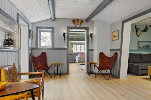 Ein Sitzbereich in der Unterkunft Vålkojan Naturby - Timber cottages