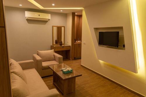 TV a/nebo společenská místnost v ubytování Nine Pyramids View Hotel