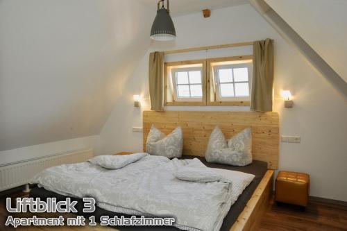 Cama ou camas em um quarto em Ferienwohnungen "Liftblick 2 oder 3" im Kurort Altenberg