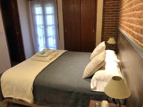
Una cama o camas en una habitación de Hotel Berlin Pinamar
