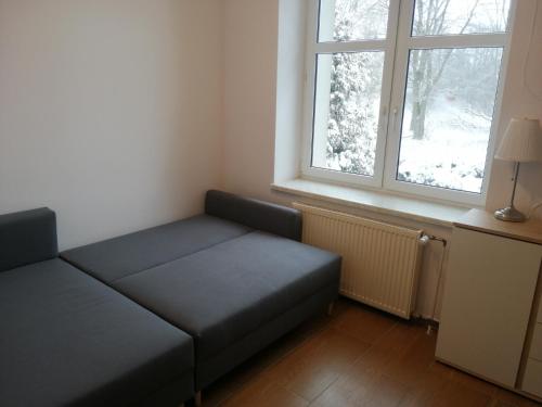 Ένα ή περισσότερα κρεβάτια σε δωμάτιο στο Złota Leśniczówka