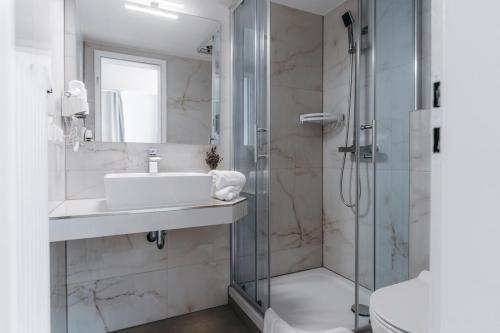Ένα μπάνιο στο Black Forest Dream Apartments