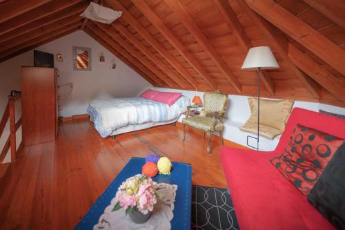 a living room with a bed and a couch at La Canela in Santa Cruz de la Palma