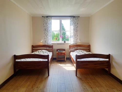 Un pat sau paturi într-o cameră la Järjagården Hostel