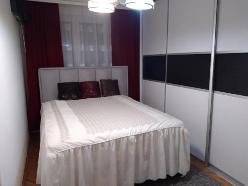 Postel nebo postele na pokoji v ubytování Apartman CENTAR