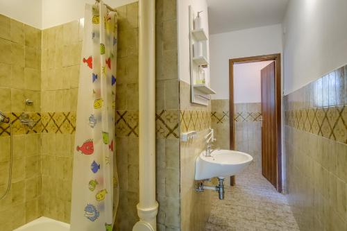 a bathroom with a sink and a shower at BigBlue house Apartman Amelie in Veli Lošinj