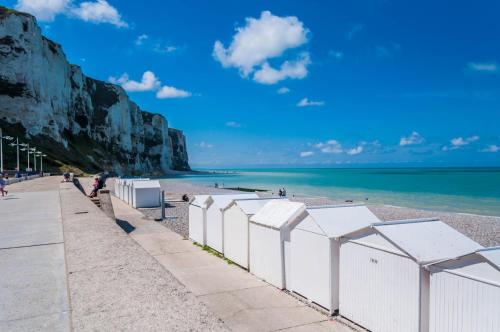 a beach with a white fence and the ocean at O2 Horizon in Le Tréport