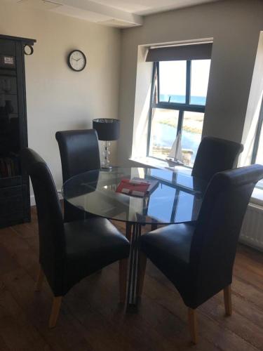 Χώρος καθιστικού στο Newcastle Seafront Apartment with Wifi and Parking