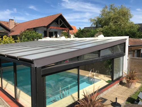 a roof extension with a swimming pool on a house at Akoa Villa in Isques