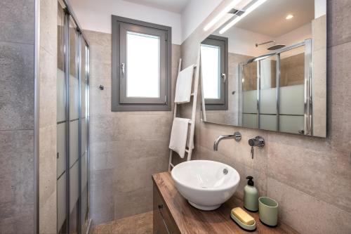 a bathroom with a sink and a mirror at Thiramor houses in Mesaria