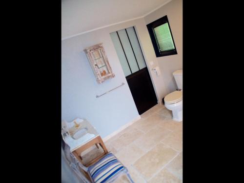 Bilik mandi di La secrète chambre de la tour