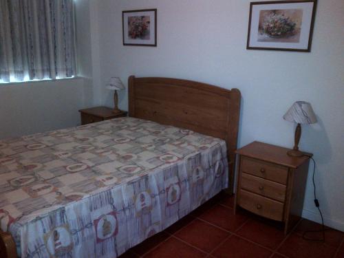Katil atau katil-katil dalam bilik di Apartamentos Varandas da Rocha
