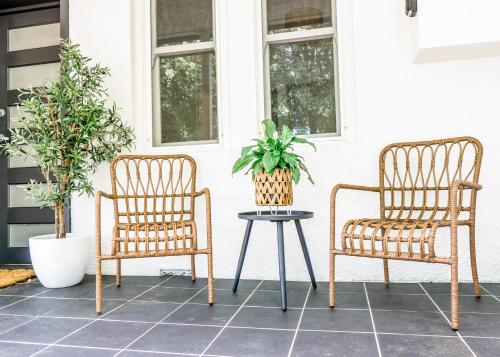 Gallery image of Elsie - City Living in a Big Home - Just book it! in Wagga Wagga