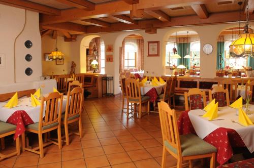 a restaurant with tables and chairs with yellow napkins on them at Hotel Erlebniswelt Stocker in Schladming