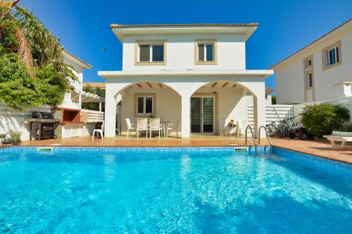 SunnyVillas: 3BR Super Cozy Villa☆Private Pool☆BBQ - Villa Falcon