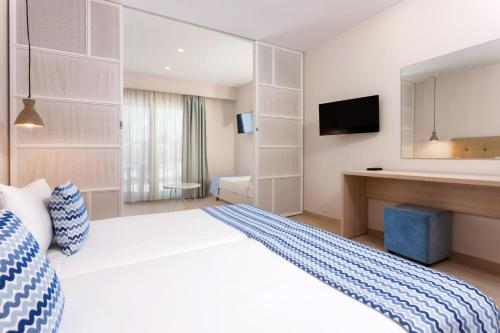
Un pat sau paturi într-o cameră la Alykanas Village Resort
