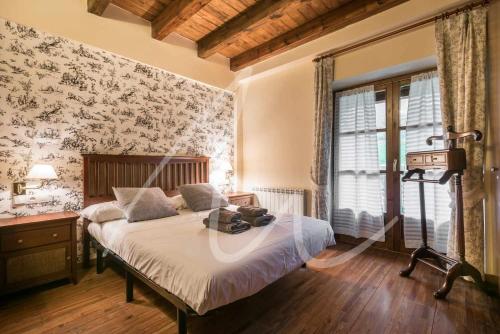 A bed or beds in a room at Casa Eth Gauèc by SeaMount Rentals