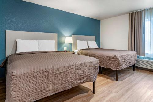 Ένα ή περισσότερα κρεβάτια σε δωμάτιο στο WoodSpring Suites Brunswick