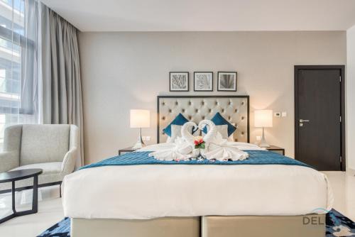 Postel nebo postele na pokoji v ubytování Sleek 1BR Apartment at Celestia Dubai South by Deluxe Holiday Homes