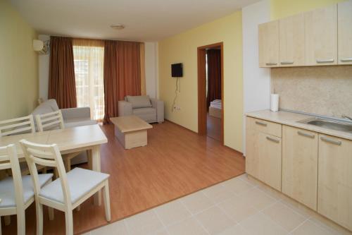 a kitchen and living room with a table and chairs at Aparthotel Anixi in Obzor