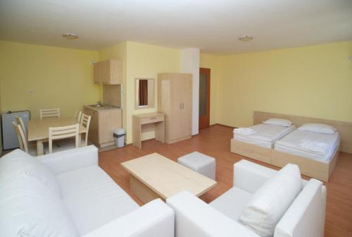 Gallery image of Aparthotel Anixi in Obzor