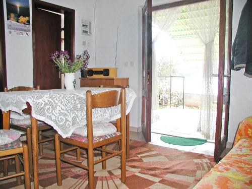 TV a/nebo společenská místnost v ubytování Holiday Home Rudi by Interhome