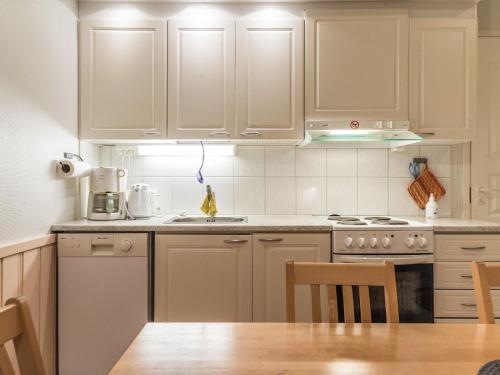 Køkken eller tekøkken på Holiday Home Levi star 915 by Interhome