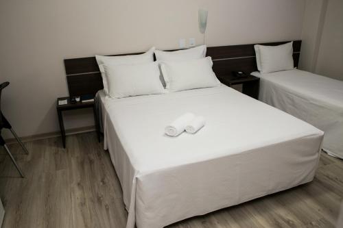 Katil atau katil-katil dalam bilik di Benos Hotel