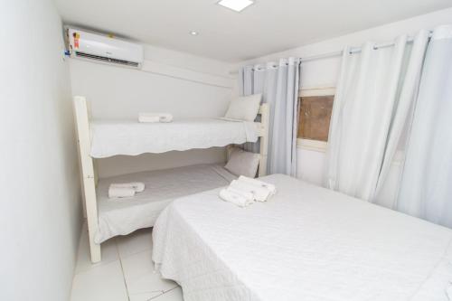Bunk bed o mga bunk bed sa kuwarto sa Apartamento do Padin 2-2ª Praia