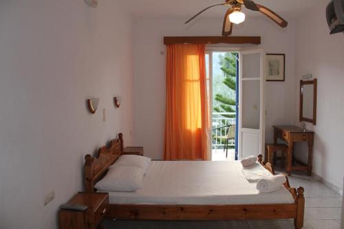 a bedroom with a large bed and a window at Theodora Studios in Yénion