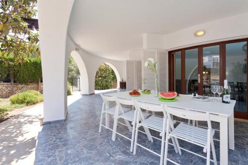 Patio nebo venkovní prostory v ubytování Villa Son Veri d'Alt