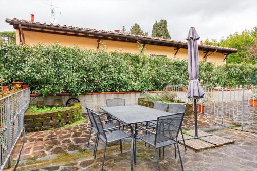GuestHost - Coverciano Modern Apartment with Patio!