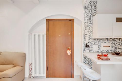 GuestHost - Coverciano Modern Apartment with Patio!