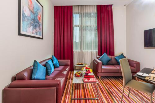  Gravity Hotel Abu Dhabi -  Room  picture :   Tea/Coffee maker    Shower    Safety deposit box                           