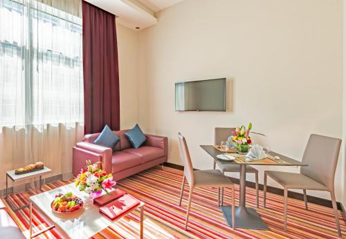  Gravity Hotel Abu Dhabi -  Room  picture :   Tea/Coffee maker    Shower    Safety deposit box                           