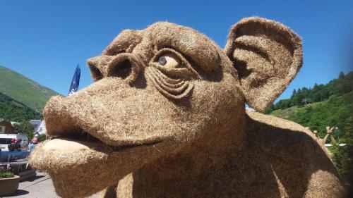 a statue of a dog with its mouth open at Aiguille Noire in Valloire