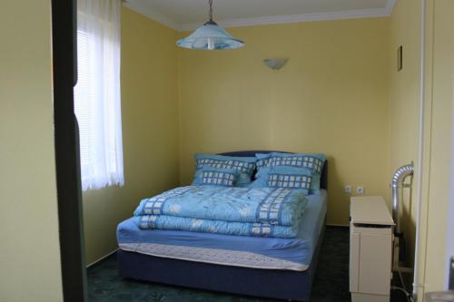Posteľ alebo postele v izbe v ubytovaní Cedar Apartment 2