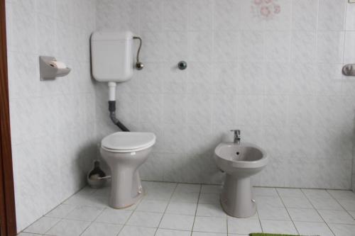 ザラカロシュにあるCedar Houseのバスルーム(トイレ、ビデ付)