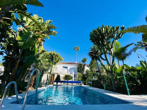 Studio-near the beach, BBQ and seawater pool, Marbella ...