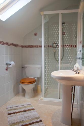 Un baño de Anchor House Accommodation Room Only