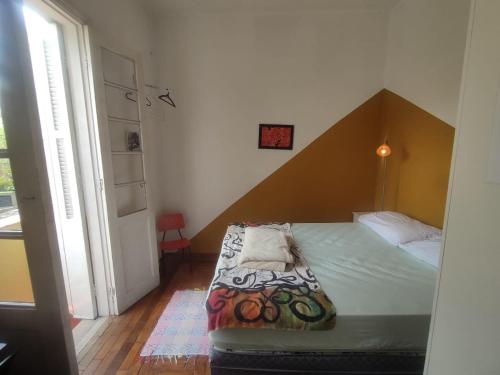 Кровать или кровати в номере Hospedaria - A Casa Café Arte - Valores Acessíveis