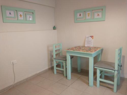 a table and two chairs in a room at Casa Olivia in Alta Gracia