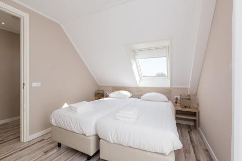 Ein Bett oder Betten in einem Zimmer der Unterkunft Apartment - Noordweg 56a Oostkapelle Comfort 3 Personen