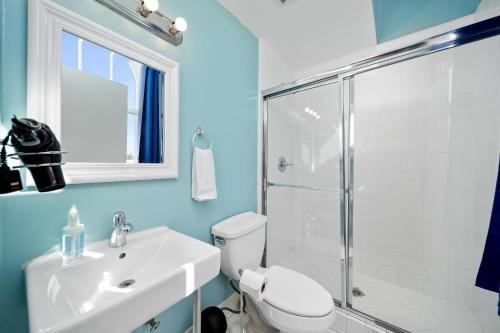 a bathroom with a toilet, sink, and shower at Samesun Venice Beach in Los Angeles