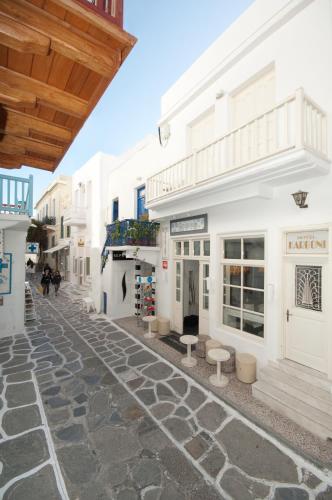 a street in a town with white buildings at Karboni Hotel in Mýkonos City